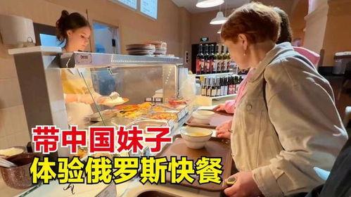 快餐妹子排队吃瓜,妹子们吃瓜的欢乐时光