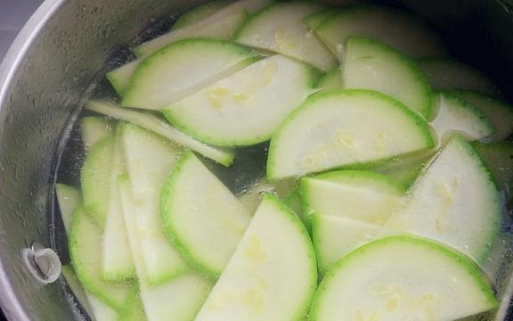 吃中药白瓜可以吃吗,白瓜与中药同食的适宜性探讨