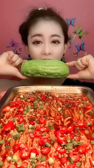 直播吃凉瓜视频,直播带货凉瓜美食盛宴