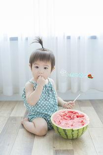 小雨在吃瓜,一场味蕾与自然的邂逅