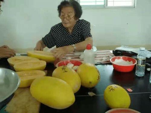 梦到死去老公吃瓜,离世老公竟在梦中吃瓜，揭秘梦境背后的惊人真相